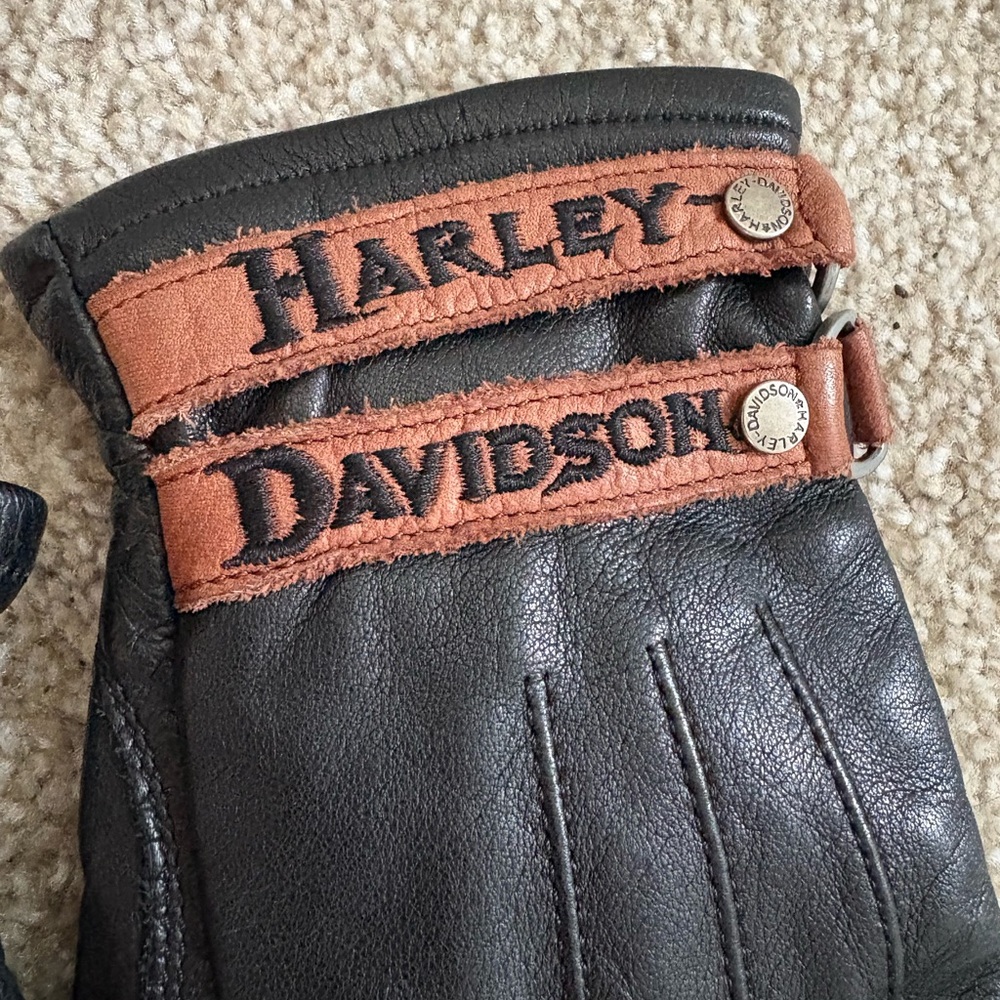 *Rare find* Harley-Davidson Black Leather Gloves - Picture 3 of 4
